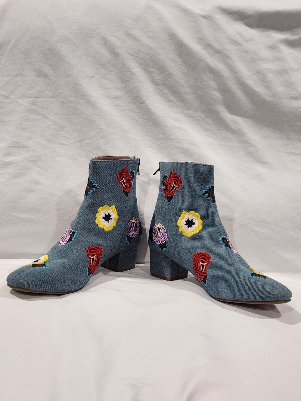 Betsey Johnson Twiggy Blue Denim Embroidered Floral Ankle Boots Size 8.5 NWOT